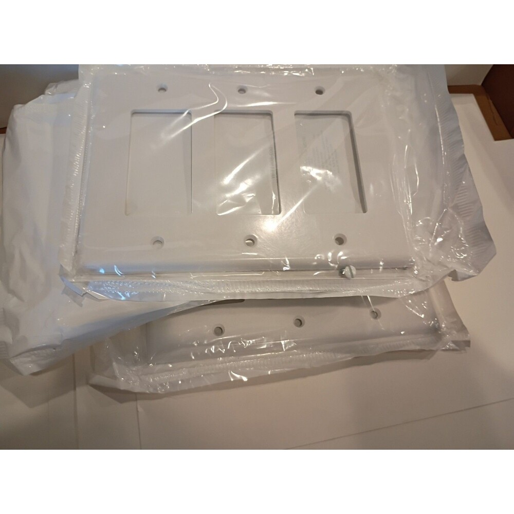 Lot Of 8 Leviton Decora/GFCI Device Midsize Wall Plate 3-Gang White 80611-W B197